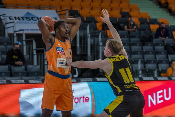 詹姆斯稳健 詹姆斯稳健